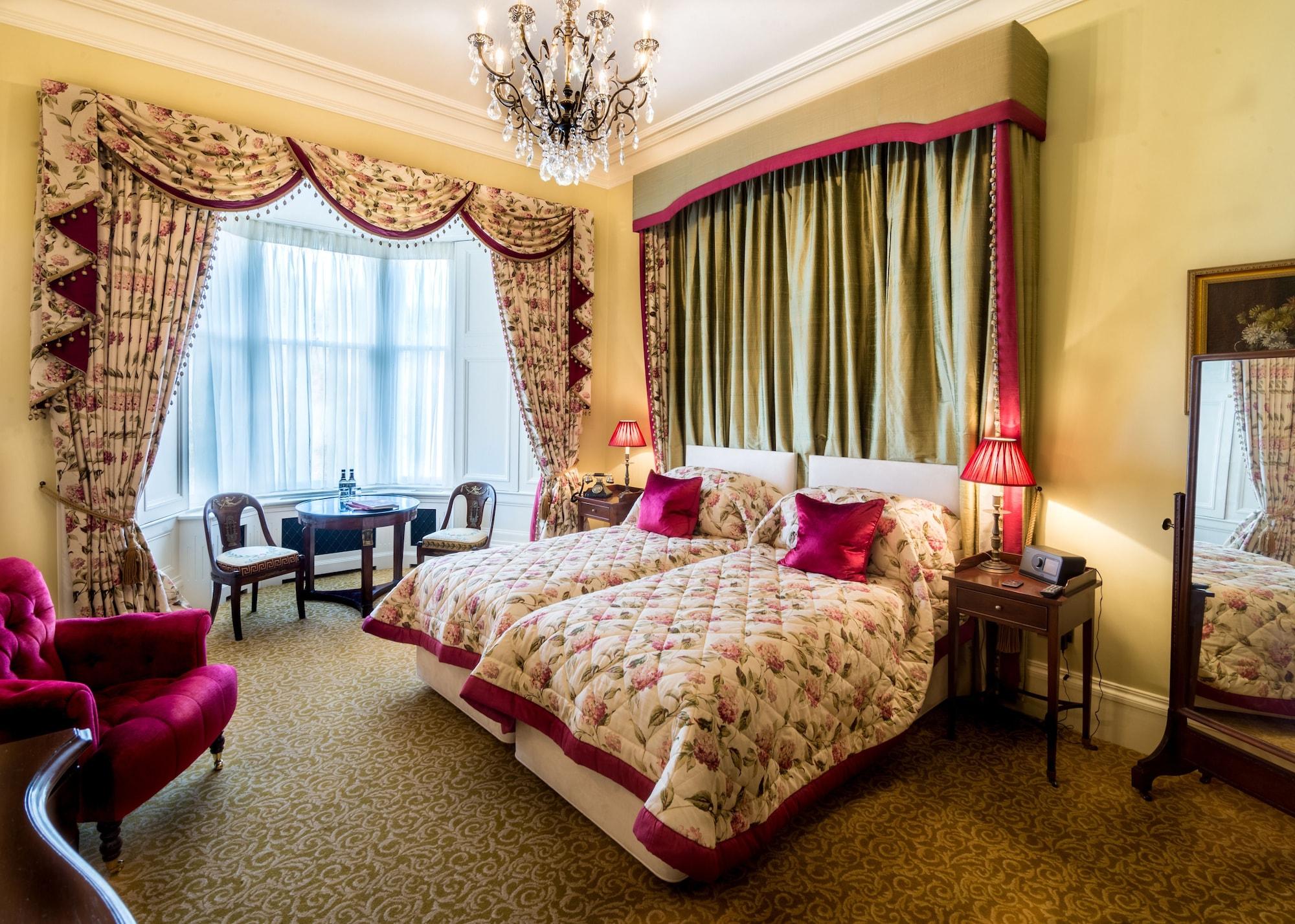 Crossbasket Castle & Restaurant Hotel