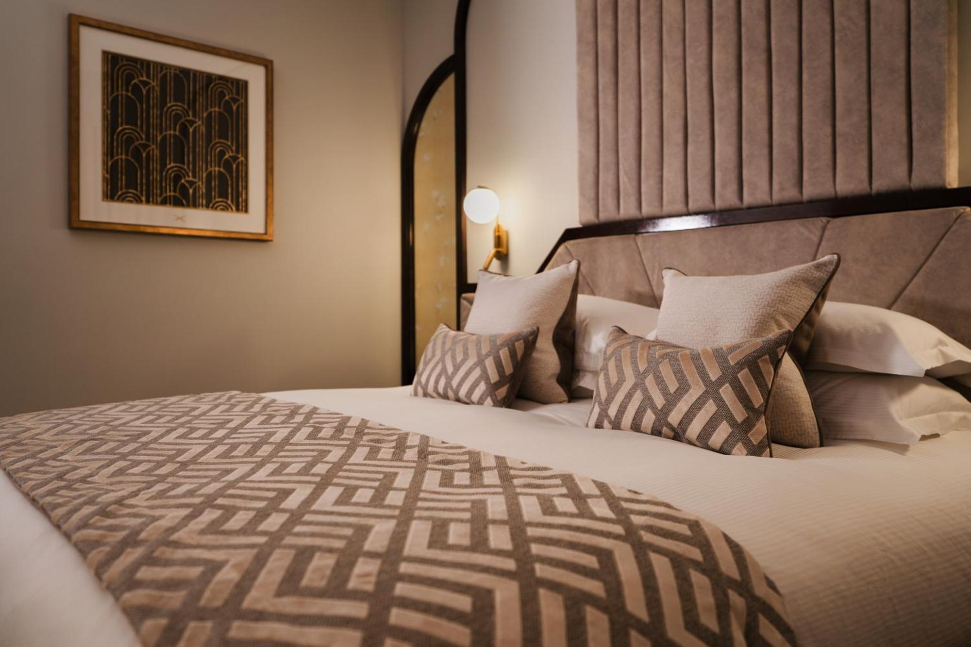 Crossbasket Castle & Restaurant 5*
