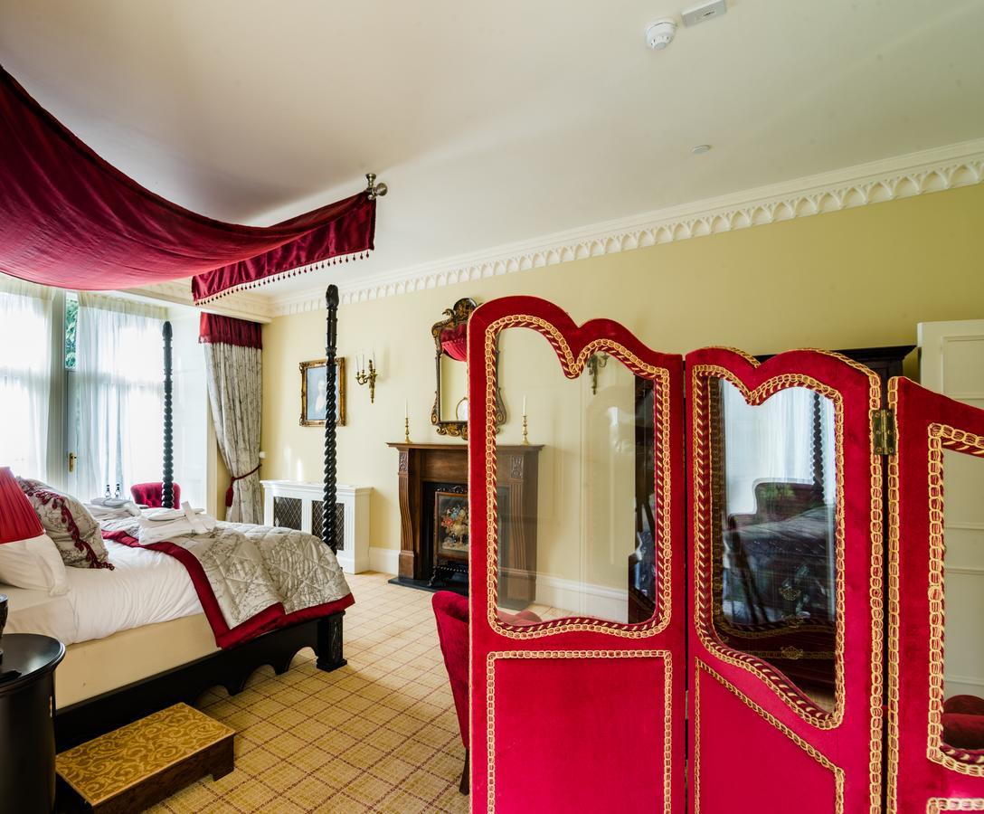 Crossbasket Castle & Restaurant 5*
