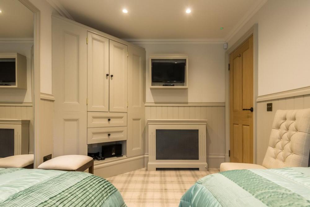 Crossbasket Castle & Restaurant Hotel High Blantyre